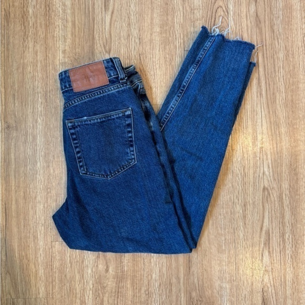BDG Urban Outfitters Mom Jeans raw hem